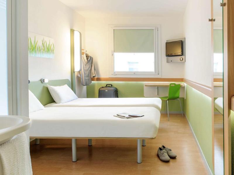 Ibis Budget Issoire Esterno foto