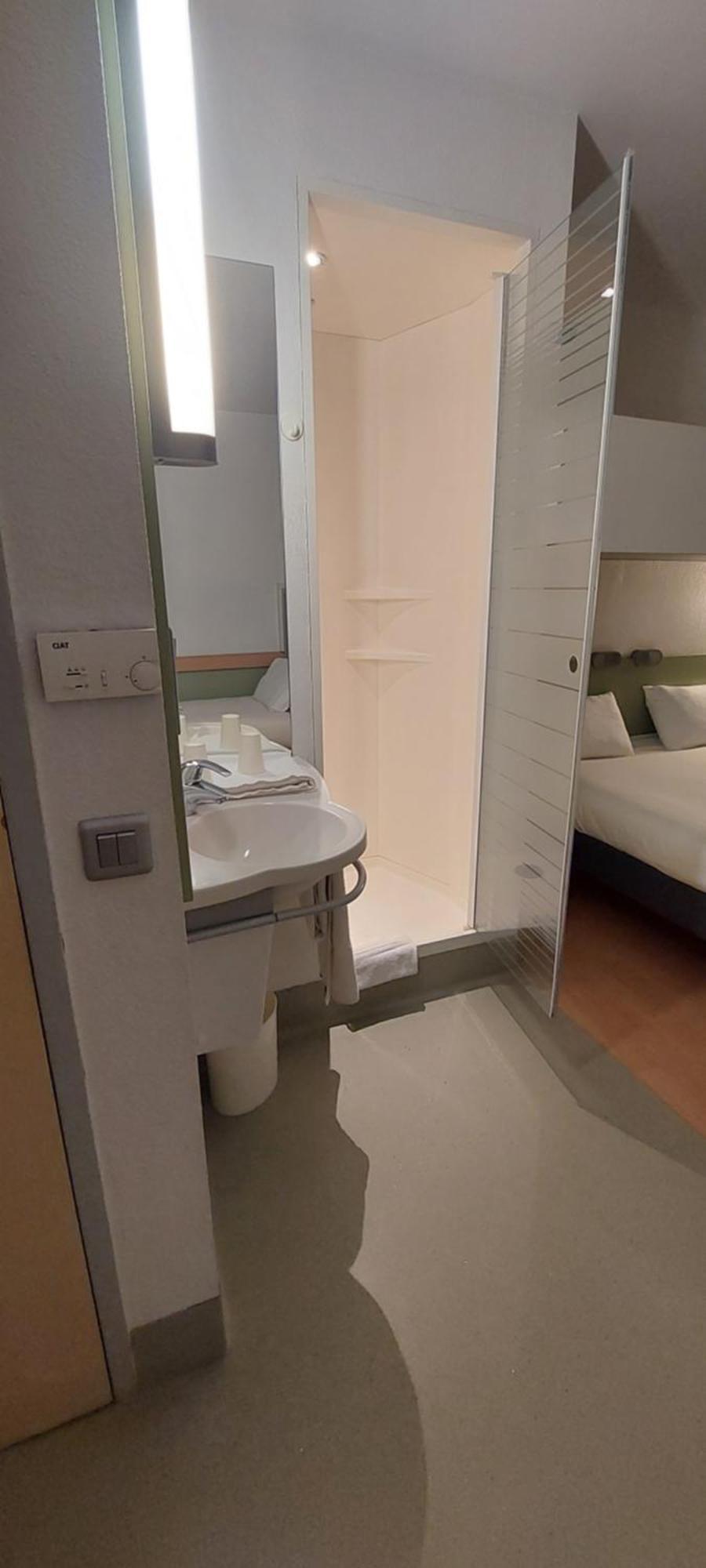 Ibis Budget Issoire Esterno foto