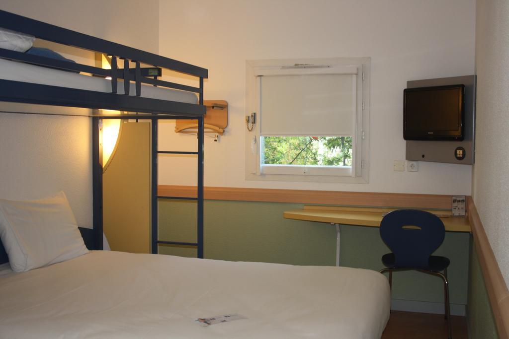Ibis Budget Issoire Camera foto