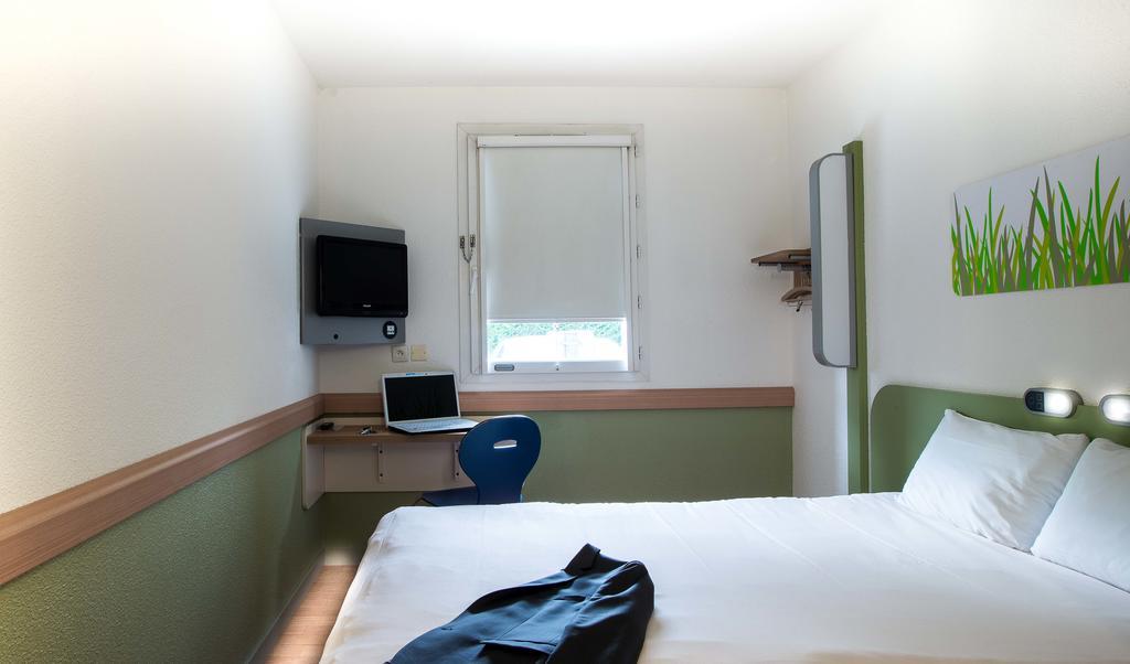 Ibis Budget Issoire Esterno foto