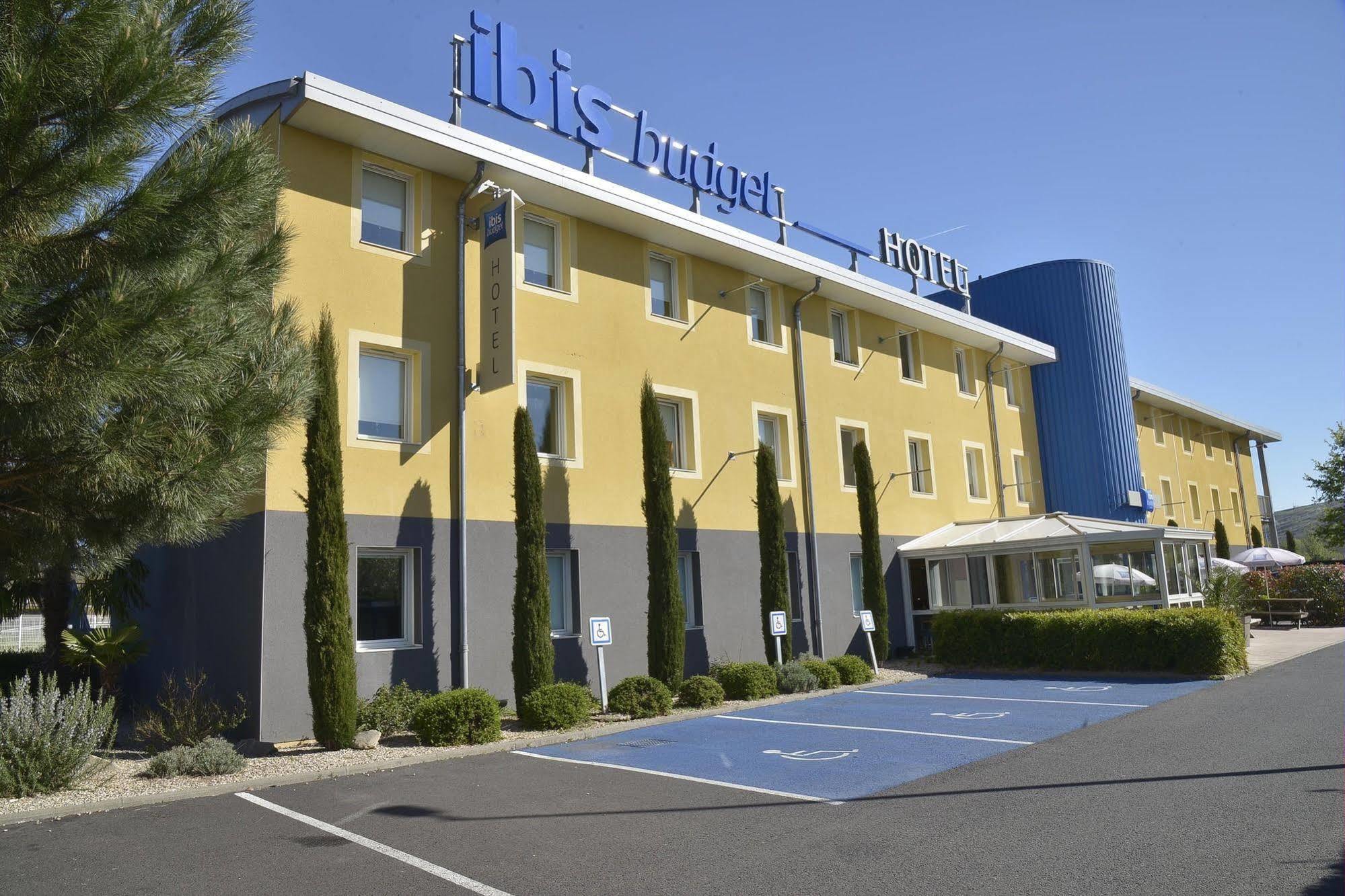 Ibis Budget Issoire Esterno foto