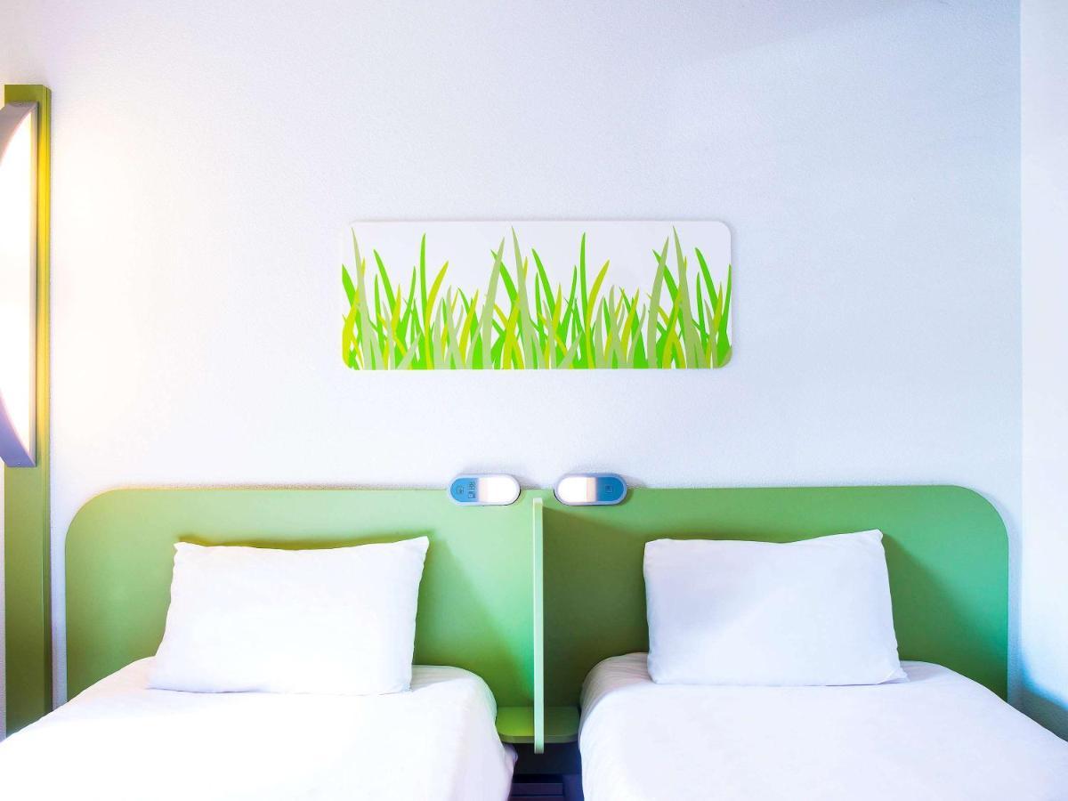Ibis Budget Issoire Esterno foto