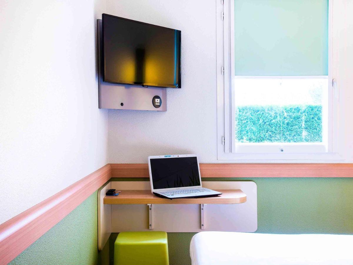Ibis Budget Issoire Esterno foto