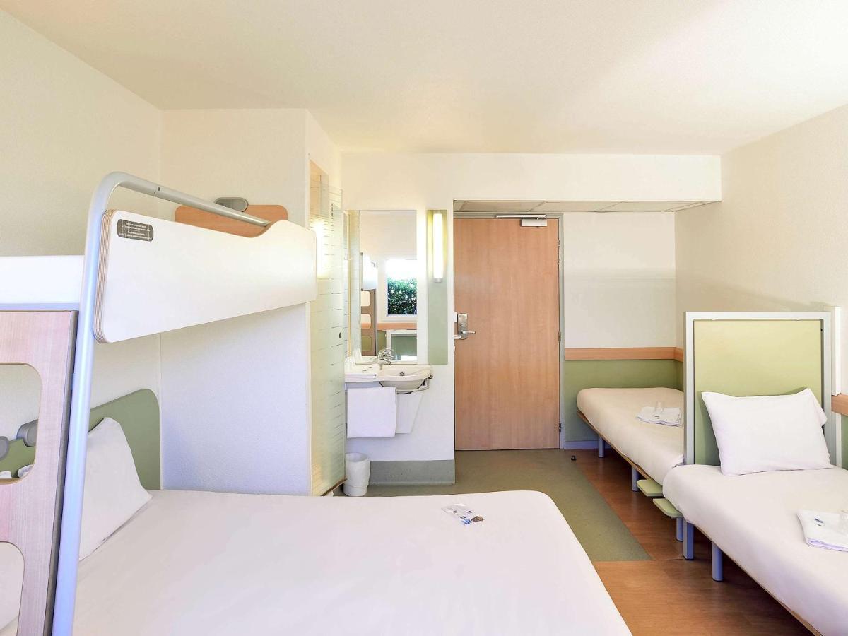 Ibis Budget Issoire Esterno foto