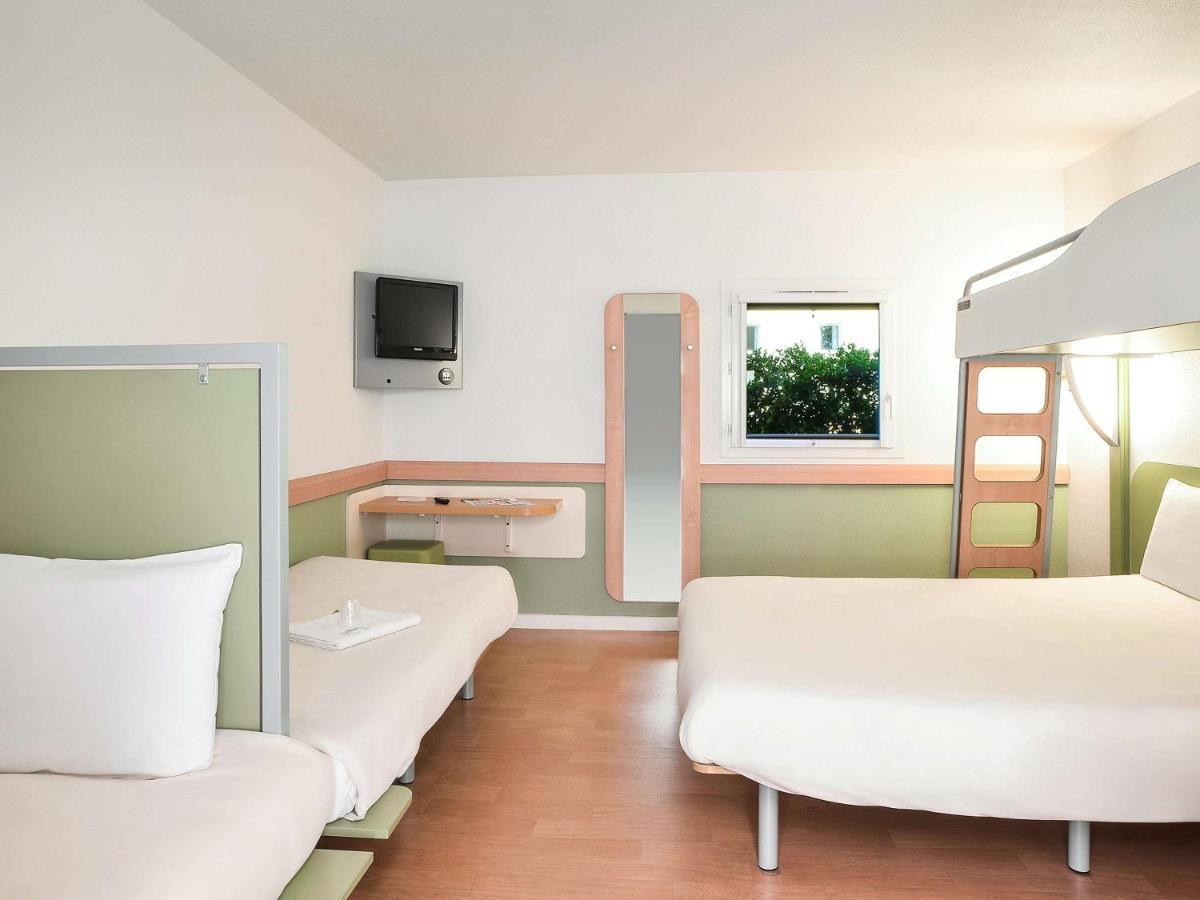 Ibis Budget Issoire Esterno foto