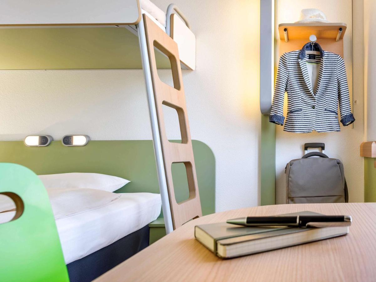 Ibis Budget Issoire Esterno foto