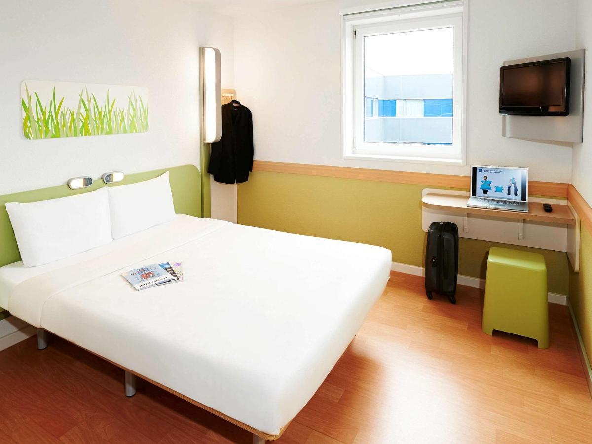 Ibis Budget Issoire Esterno foto
