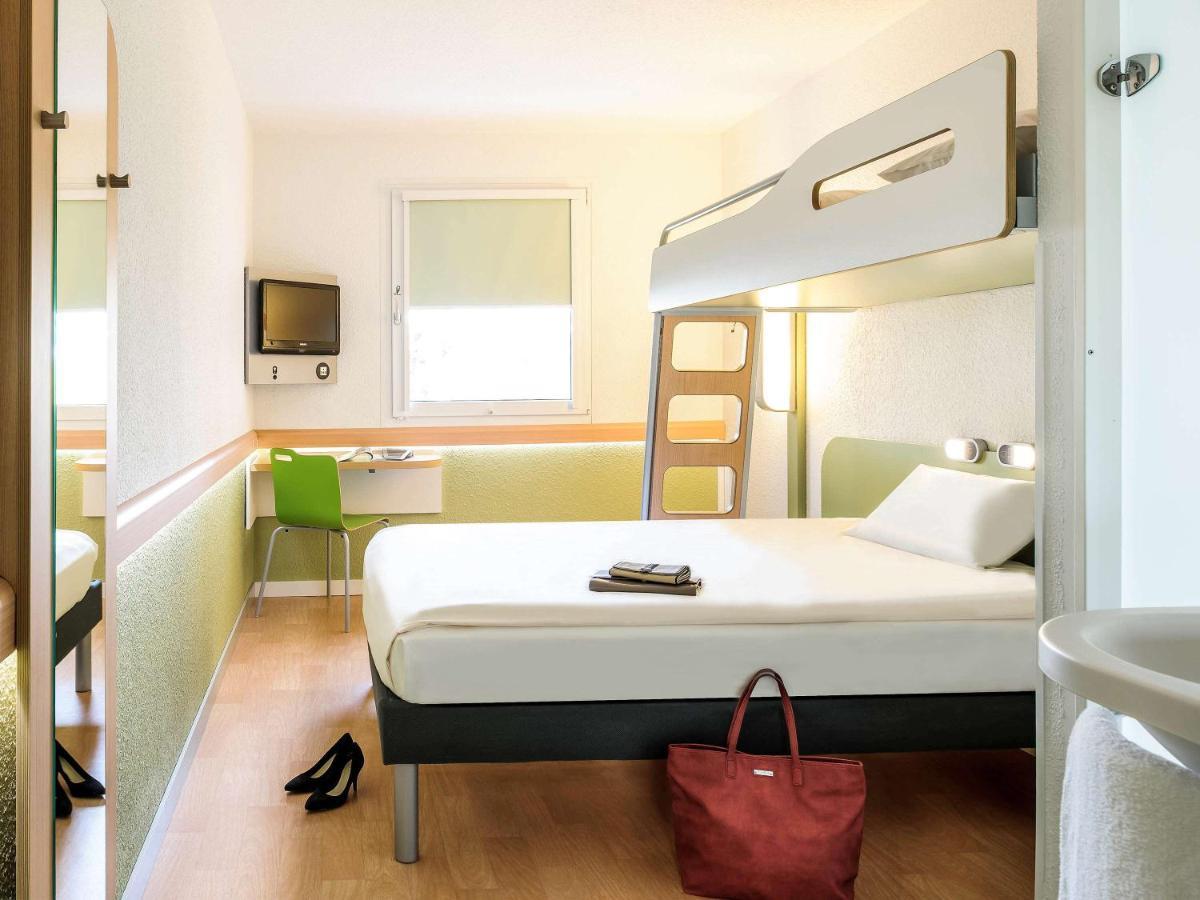 Ibis Budget Issoire Esterno foto